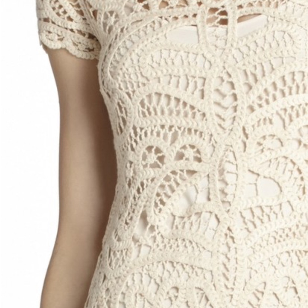 Soft & feminine lace / crochet dress